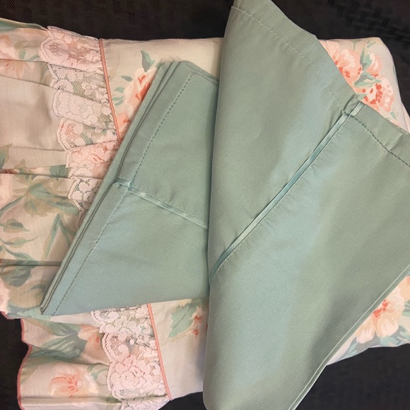 Vintage JP Steven Utica King size Sheets with matching solid Pillow Cases. - Picture 3 of 9